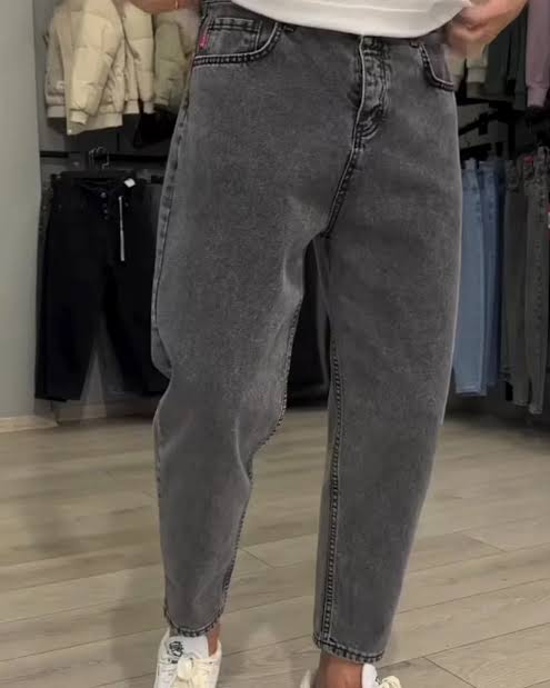 Classic Momfit Jeans for Men | High-Rise Relaxed Fit | Stylish Mid-Blue Denim